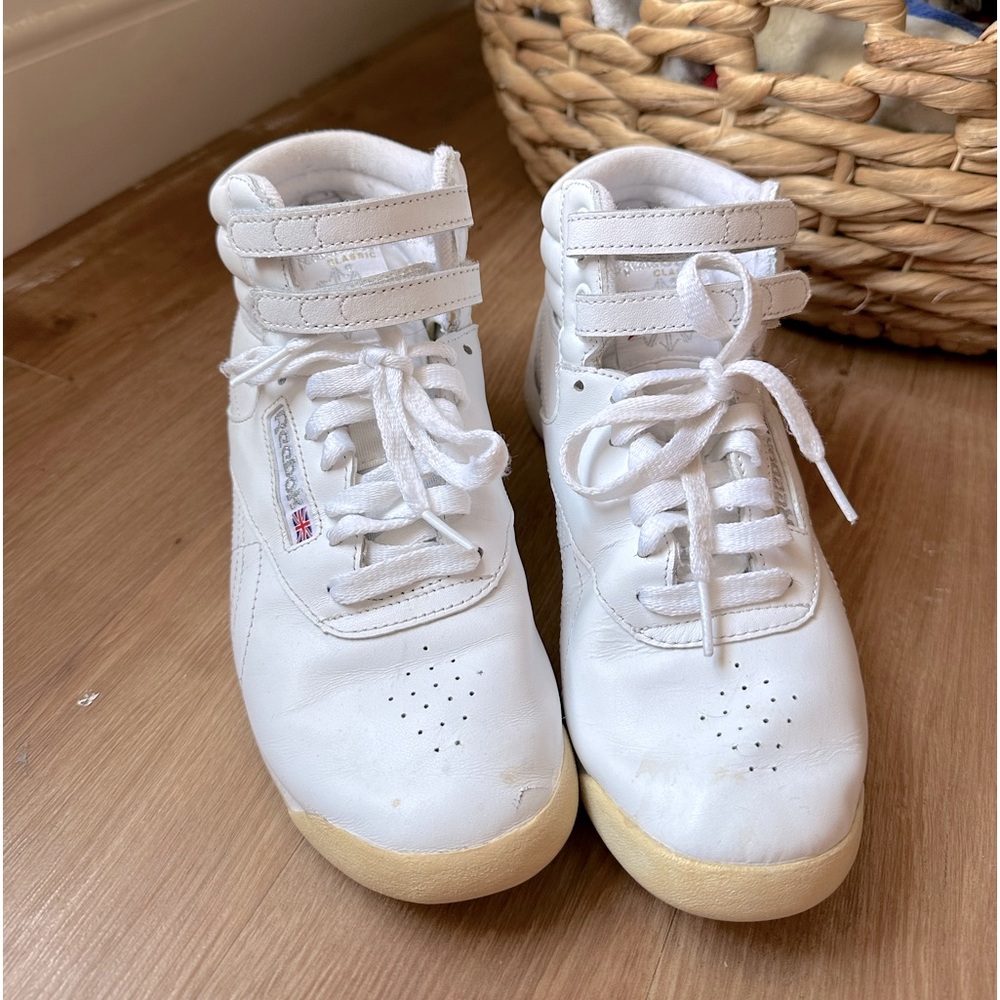 White Hightop Reebok Classics Women’s 8.5